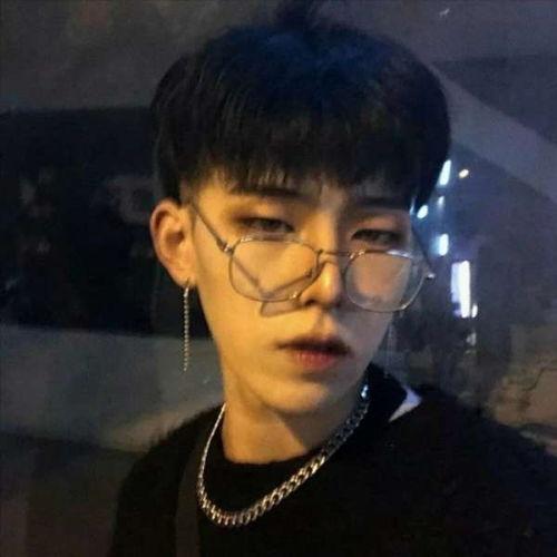 吃瓜网红照片头像可爱男