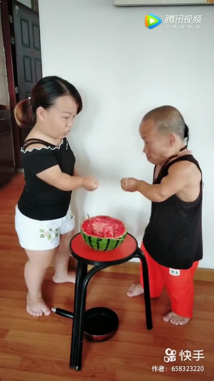 天津网红夫妇吃瓜,揭秘背后真相与争议