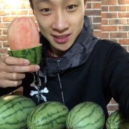 藏族网红吃瓜视频,网红藏族美食家带你领略藏地瓜果风味