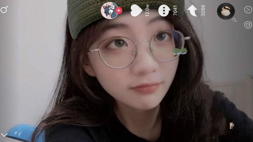 近期网红吃瓜女